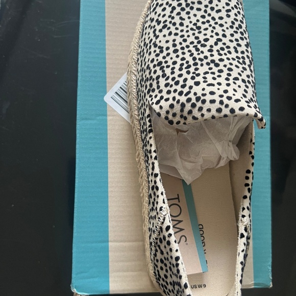 TOMS espadrille new in box - Picture 4 of 4